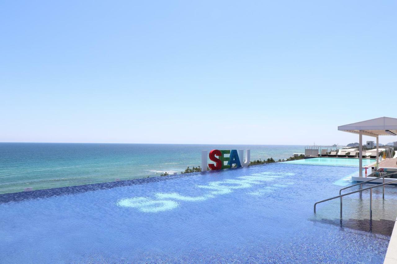 圣约翰斯酒店 江陵市 外观 照片 Infinity pool at the SEA